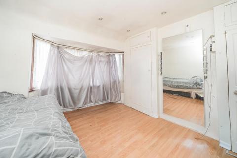 4 bedroom semi-detached house for sale, Southdown Crescent, Harrow, HA2 0QT