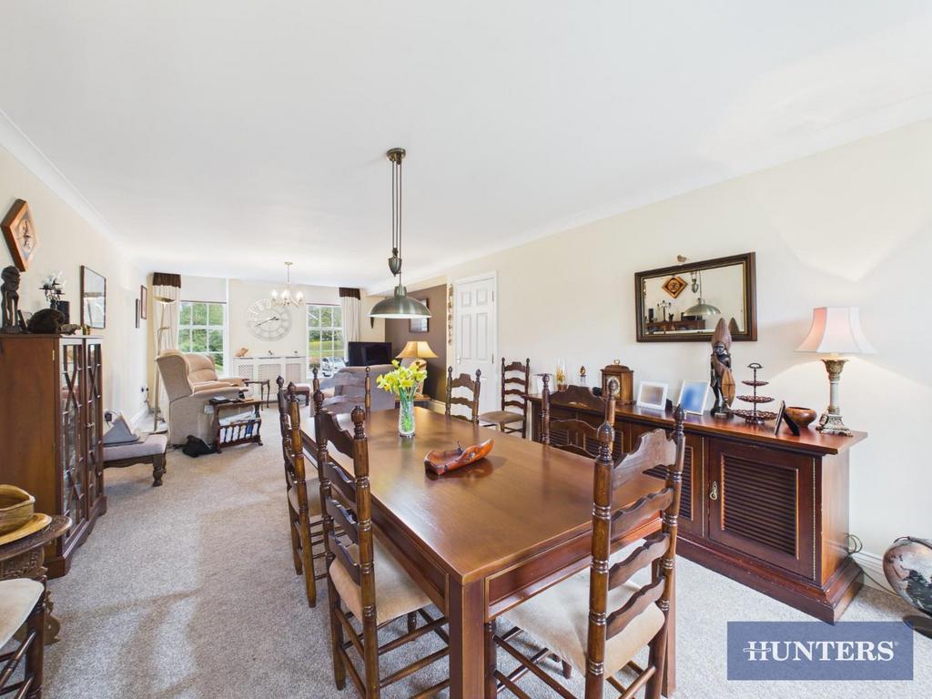 Dining/Lounge