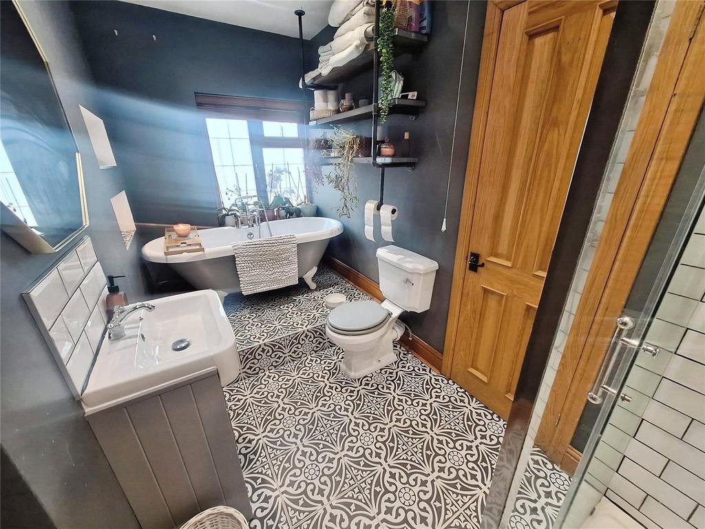 Bathroom/Shower Room