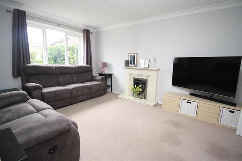 4 bedroom detached house for sale, Favell Drive, Furzton, Milton Keynes