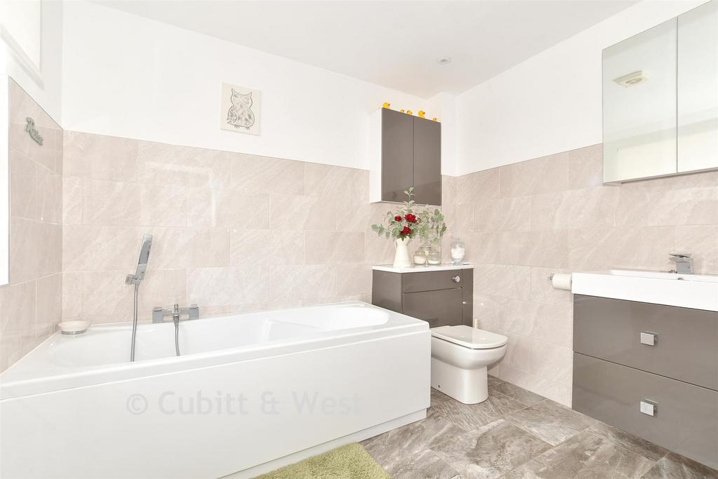 En-Suite Bathroom