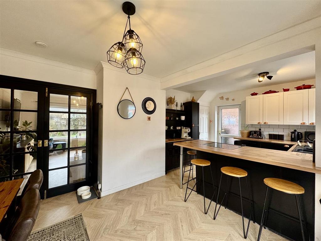 Dining kitchen