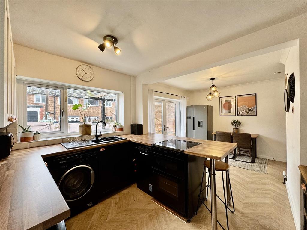 Dining kitchen
