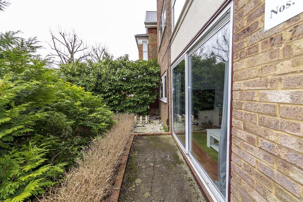 1, 42a Grosvenor Road-08 - LR.jpg