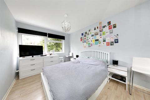 undefined, Grosvenor Road, Chiswick, London