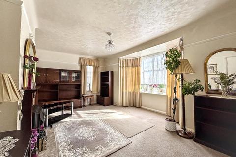 4 bedroom detached house for sale, Cooden Drive, Bexhill-on-Sea, TN39
