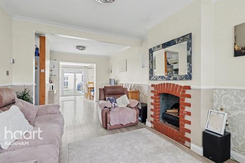 3 bedroom terraced house for sale, Grove Park Road, Rainham, RM13 7DA