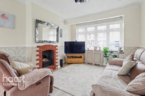 3 bedroom terraced house for sale, Grove Park Road, Rainham