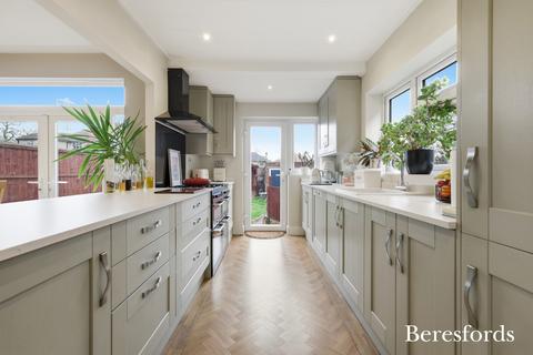 3 bedroom semi-detached house for sale, Severn Drive, Upminster, RM14
