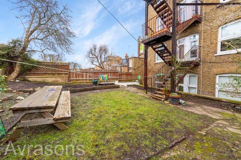 2 bedroom flat to rent, TALFOURD ROAD, CAMBERWELL,
