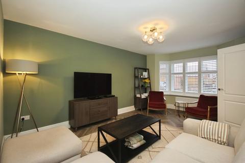 undefined, Oaktree Drive, Warwick