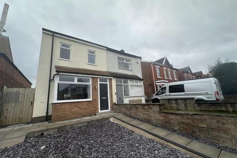 3 bedroom semi-detached house to rent, Bedford Road, Southport