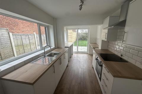 3 bedroom semi-detached house to rent, Bedford Road, Southport