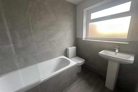 3 bedroom semi-detached house to rent, Bedford Road, Southport