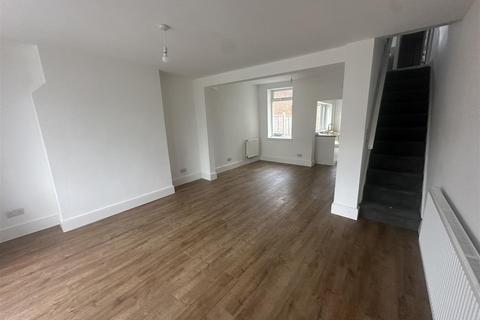 3 bedroom semi-detached house to rent, Bedford Road, Southport
