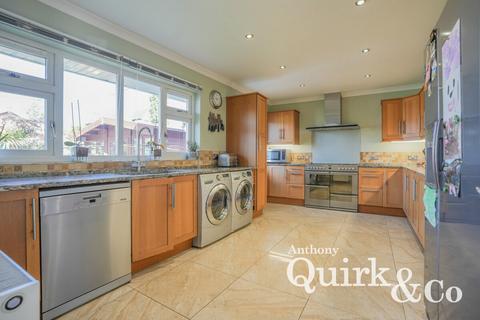 4 bedroom detached house for sale, Handel Road, Canvey Island, SS8