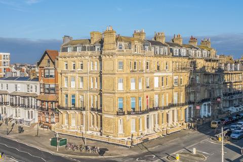 2 bedroom flat for sale, Kings Gardens, Hove, BN3