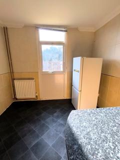 4 bedroom terraced house to rent, Gadesby Court, Northampton