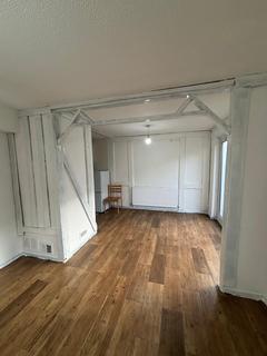 3 bedroom flat to rent, Roman Way, EN1