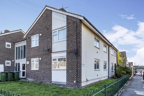 2 bedroom flat to rent, Mottisfont Road London SE2