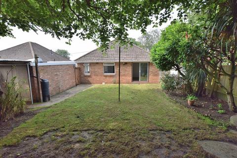 3 bedroom bungalow to rent, Croft Road, Christchurch, Dorset. BH23 3QQ