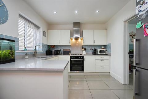 5 bedroom detached house for sale, Scott Close, Cottingham
