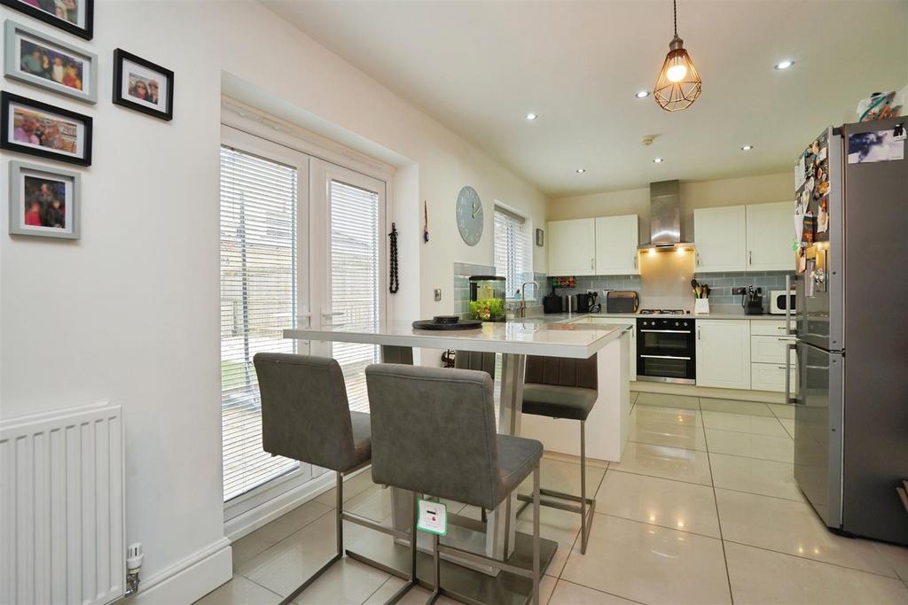 Open plan kitchen / diner