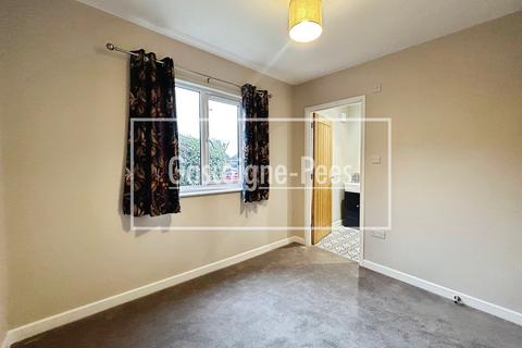 3 bedroom bungalow to rent, Vine Tree Close, Tadley, RG26
