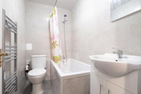 Studio to rent, Gatliff Close, Ebury Bridge Road, London, SW1W