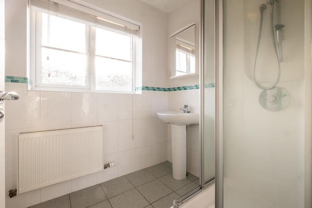 En suite shower room/wc