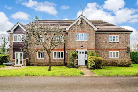 2 bedroom apartment for sale, Corner Farm Close, Tadworth