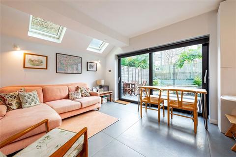 2 bedroom flat to rent, Charteris Road, London NW6