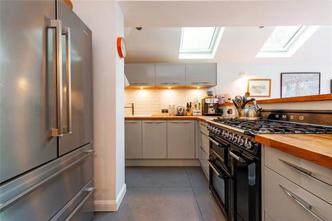2 bedroom flat to rent, Charteris Road, London NW6