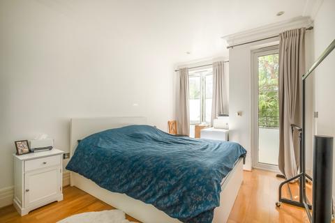 1 bedroom apartment to rent, Melliss Avenue Richmond TW9