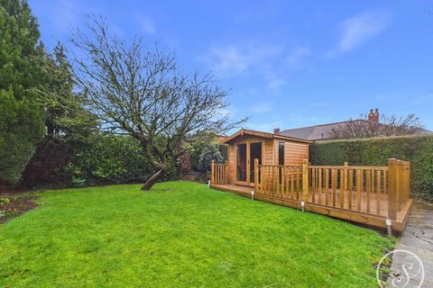 3 bedroom semi-detached house for sale, Howard Avenue, Leeds