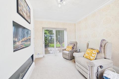 3 bedroom semi-detached house for sale, Howard Avenue, Leeds