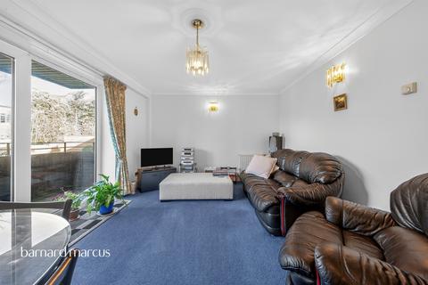 2 bedroom flat for sale, High Road, London