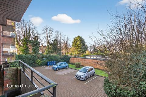 2 bedroom flat for sale, High Road, London