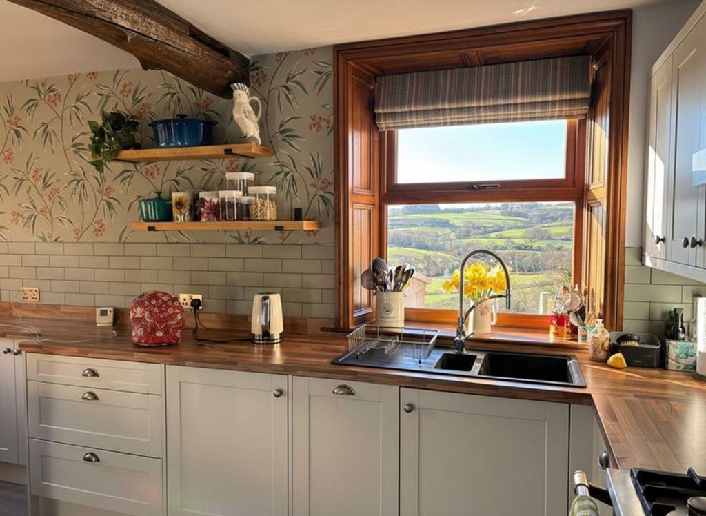Dining kitchen