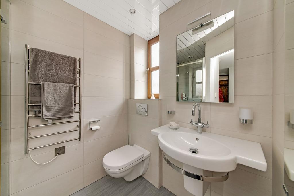 Bedroom one en suite