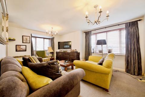 2 bedroom flat for sale, Woodridge Close, Enfield, EN2