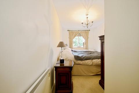 2 bedroom flat for sale, Woodridge Close, Enfield, EN2
