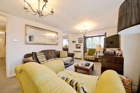 2 bedroom flat for sale, Woodridge Close, Enfield, EN2
