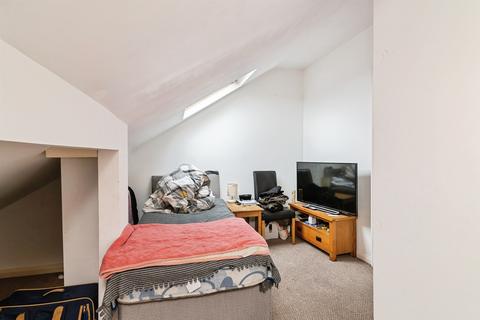 4 bedroom terraced house for sale, Watnall Road, Hucknall, Nottingham