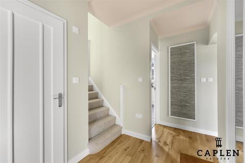 4 bedroom detached house to rent, Brocket Way, Chigwell