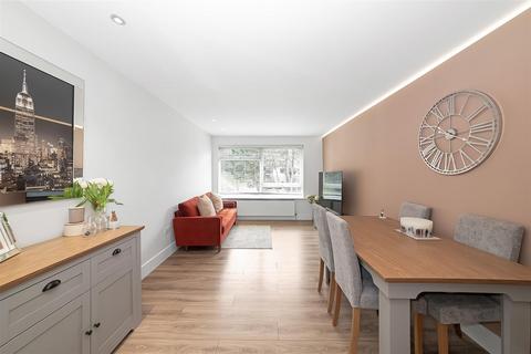 2 bedroom apartment for sale, Hillside Road, Whyteleafe CR3