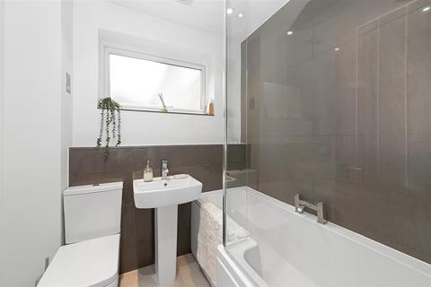 2 bedroom apartment for sale, Hillside Road, Whyteleafe CR3