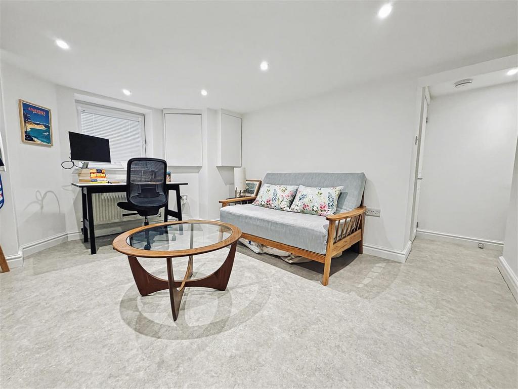Home Office/Family Room/ Bedroom