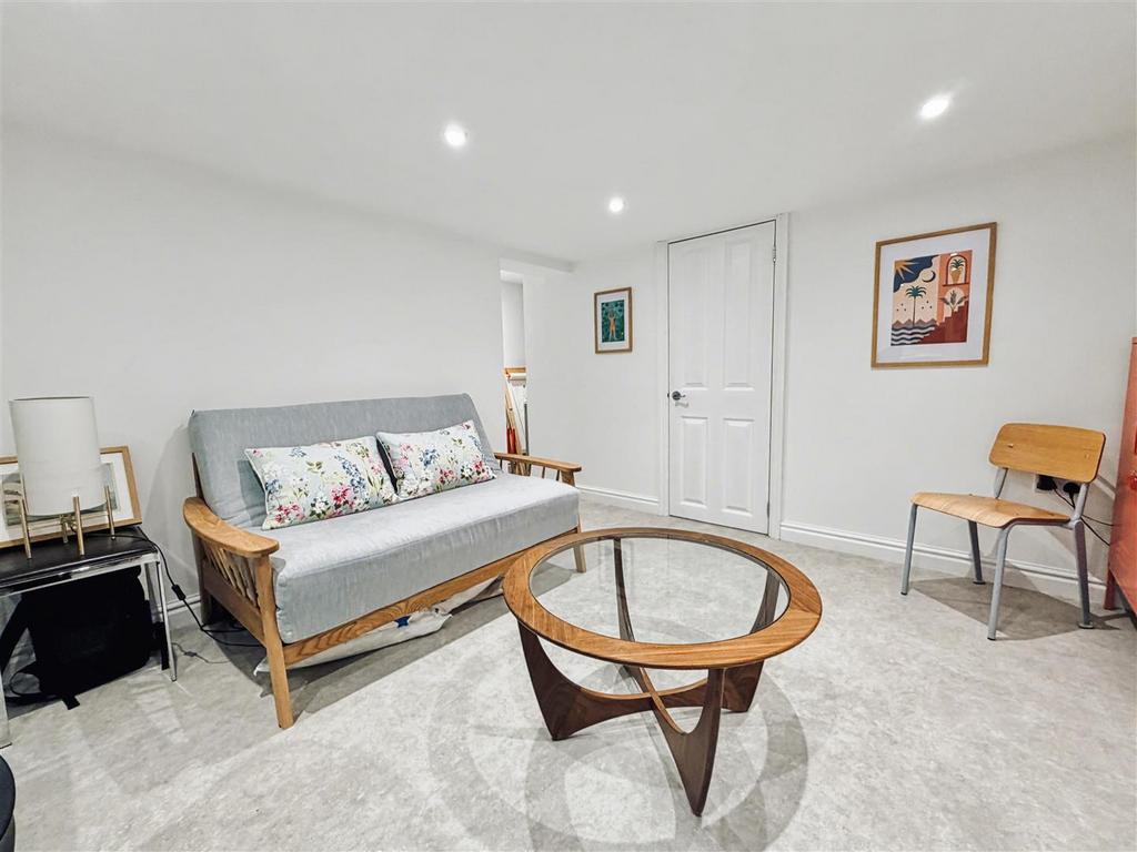 Home Office/Family Room/ Bedroom