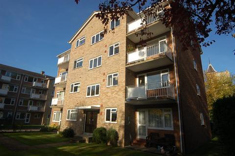 Elton Close, Hampton Wick, Kingston upon Thames KT1